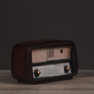Vintage Radio - Retro Classic AM/FM Radio with Wooden Exterior - Nostalgic Home Decor and Entertainment